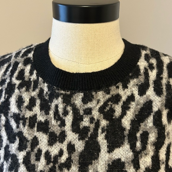 Banana Republic Leopard Print Alpaca Wool Blend Sweater- US XS - Picture 4 of 13